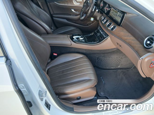 Mercedes-Benz E-Class 2018 — photo 12