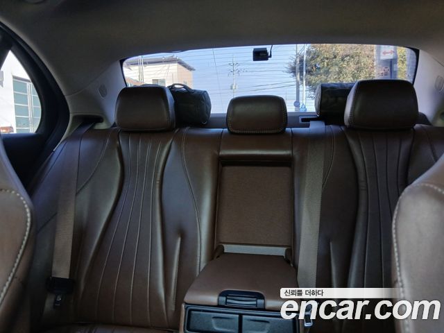 Mercedes-Benz E-Class 2018 — photo 13