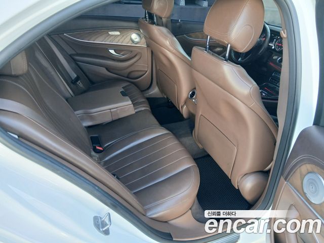 Mercedes-Benz E-Class 2018 — photo 15