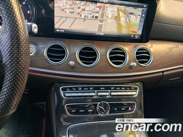 Mercedes-Benz E-Class 2018 — photo 16