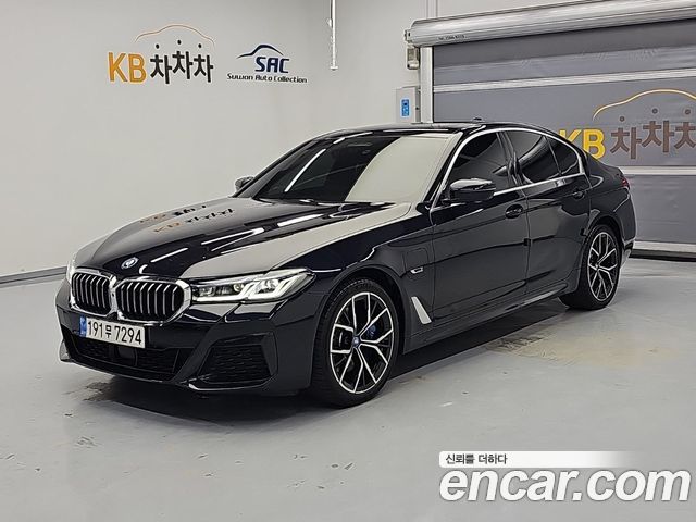 BMW 5-Series 2022 — photo 1