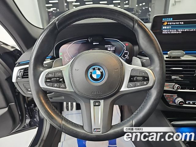 BMW 5-Series 2022 — photo 9
