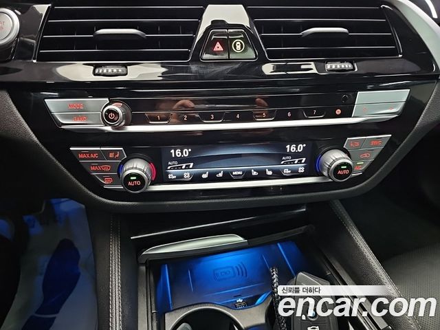 BMW 5-Series 2022 — photo 10