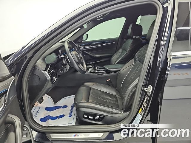BMW 5-Series 2022 — photo 11