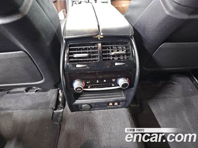 BMW 5-Series 2022 — photo 13