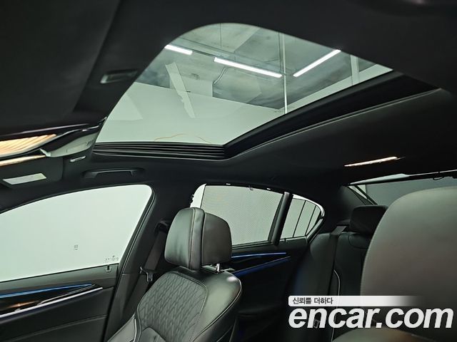 BMW 5-Series 2022 — photo 14