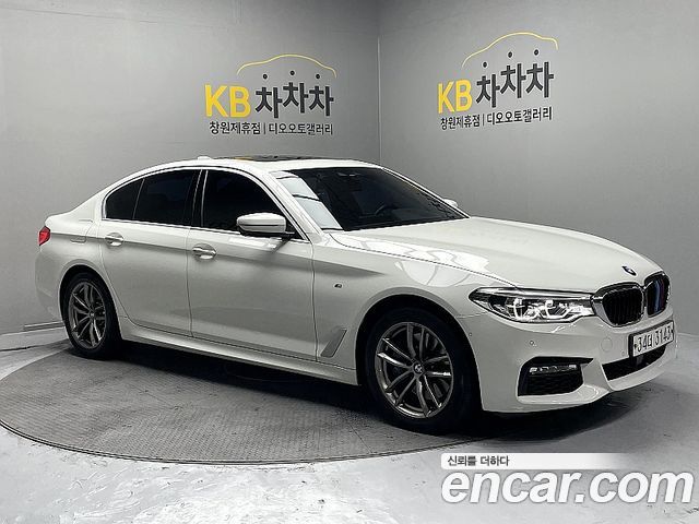 BMW 5-Series 2018 — photo 1