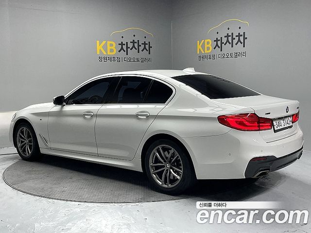 BMW 5-Series 2018 — photo 2