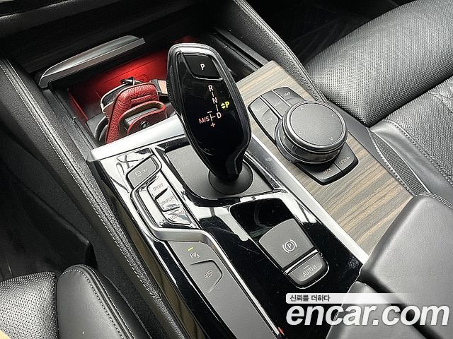 BMW 5-Series 2018 — photo 9