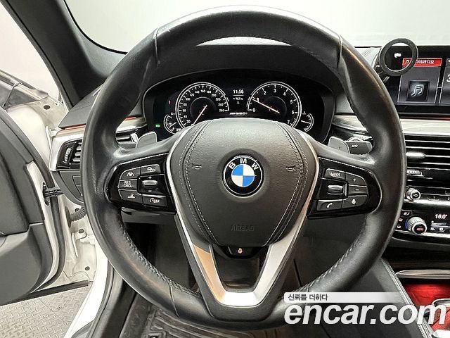 BMW 5-Series 2018 — photo 11