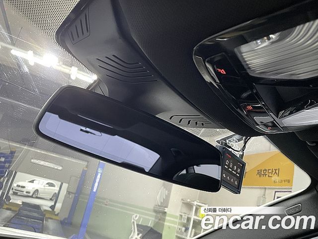 BMW 5-Series 2018 — photo 13