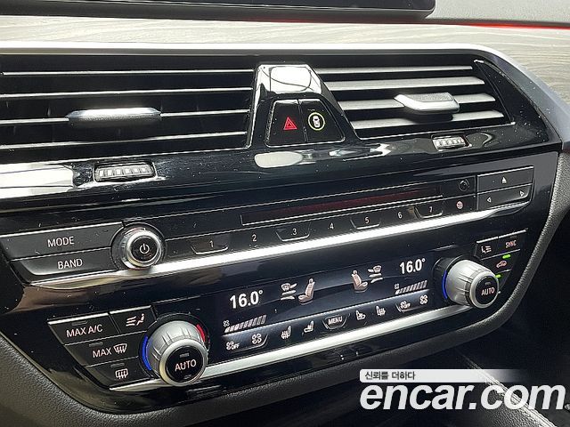 BMW 5-Series 2018 — photo 16