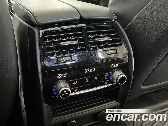 BMW 5-Series 2018 — photo 19