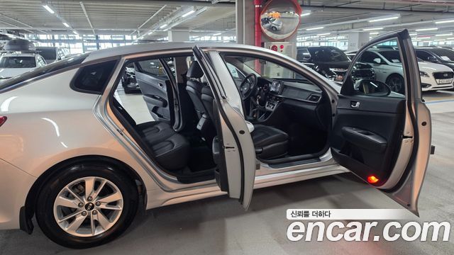 Kia K5 2018 — photo 20