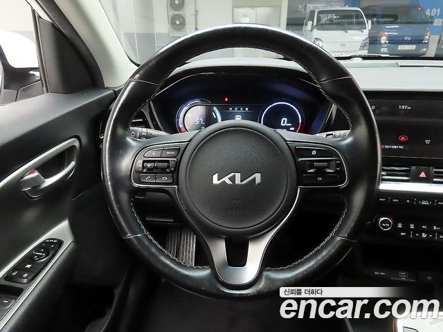 Kia Niro 2023 — photo 7