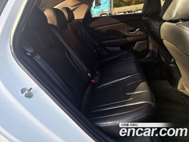 Hyundai AVANTE 2021 — photo 16