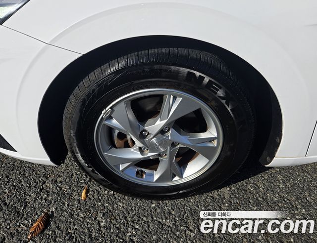 Hyundai AVANTE 2021 — photo 19