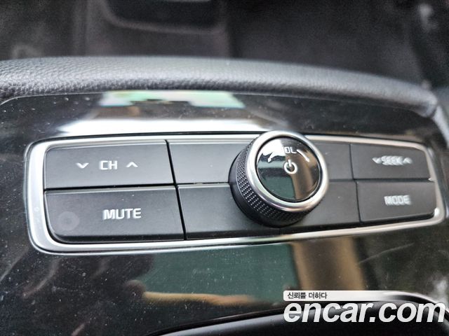 Kia K7 2018 — photo 16