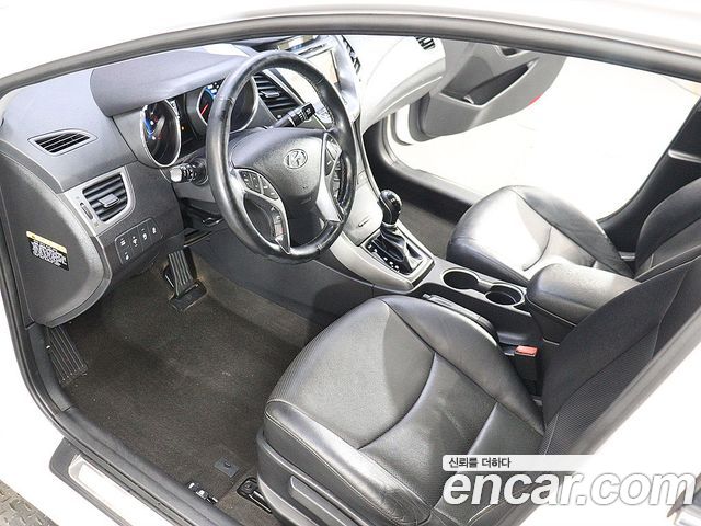 Hyundai AVANTE 2015 — photo 13