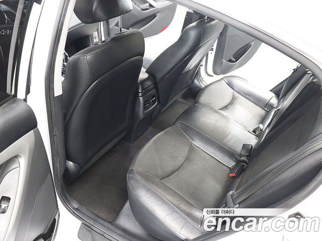 Hyundai AVANTE 2015 — photo 14