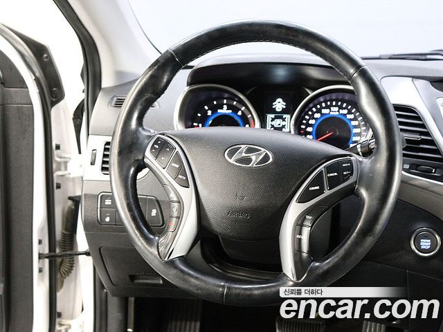 Hyundai AVANTE 2015 — photo 18