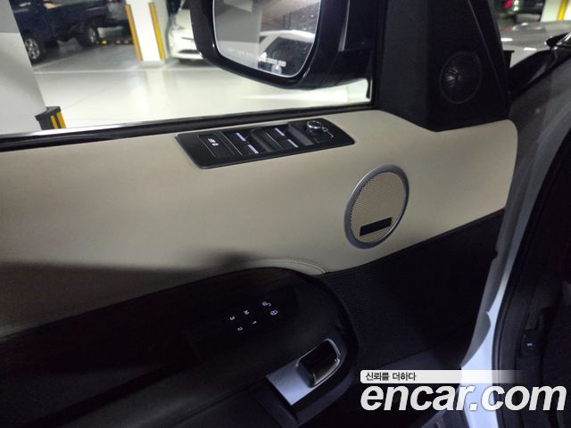 Land Rover Discovery 2017 — photo 10