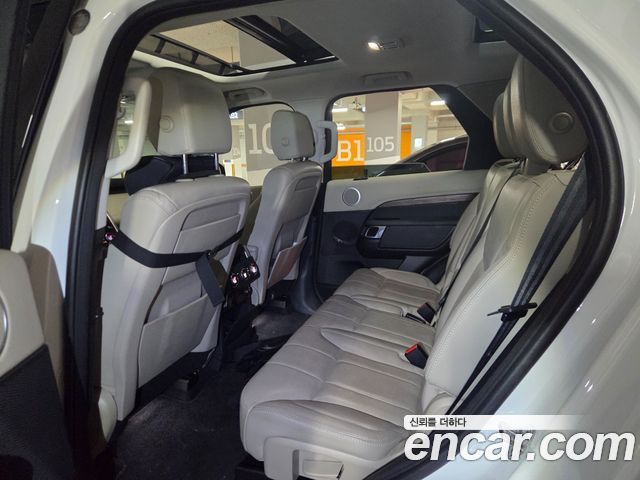 Land Rover Discovery 2017 — photo 12