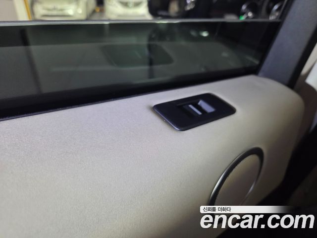 Land Rover Discovery 2017 — photo 13