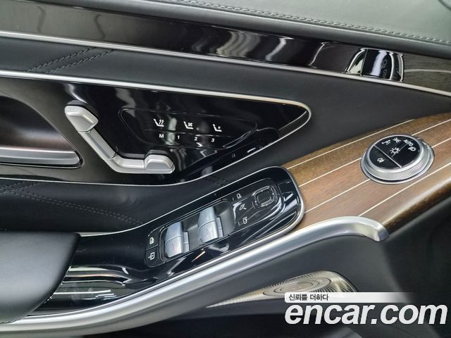 Mercedes-Benz S-Class 2023 — photo 8