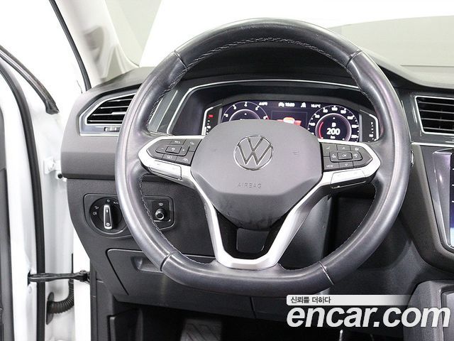 Volkswagen Tiguan 2023 — photo 14