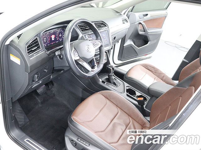 Volkswagen Tiguan 2023 — photo 16