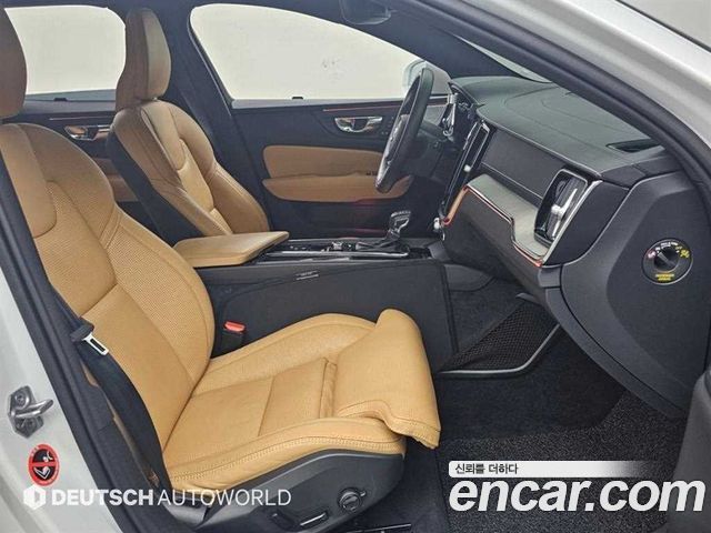 Volvo V60 2020 — photo 10