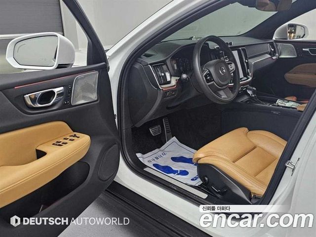 Volvo V60 2020 — photo 11