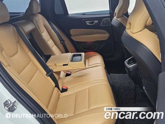 Volvo V60 2020 — photo 12