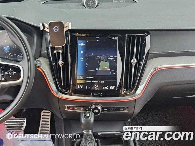 Volvo V60 2020 — photo 14