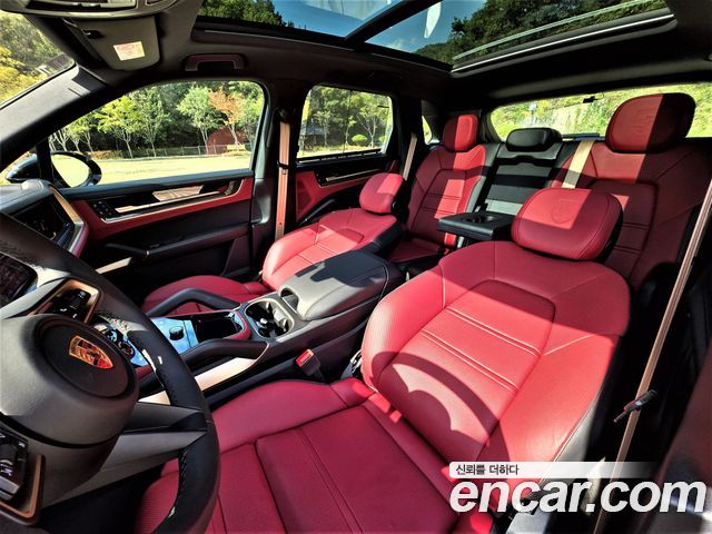 Porsche Cayenne 2025 — photo 17