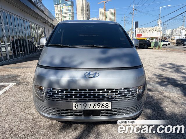 Hyundai Staria 2022 — photo 1
