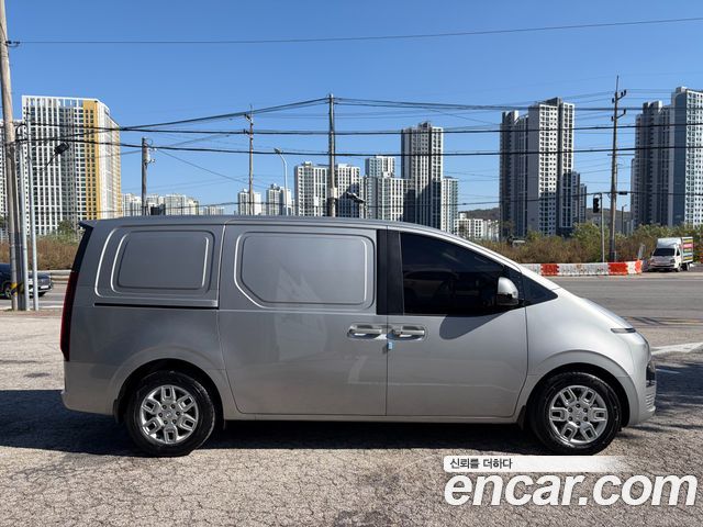 Hyundai Staria 2022 — photo 3