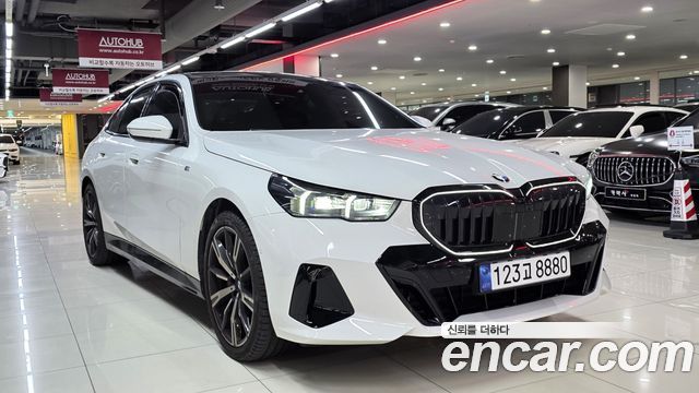 BMW 5-Series 2025 — photo 1