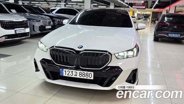 BMW 5-Series 2025 — photo 3