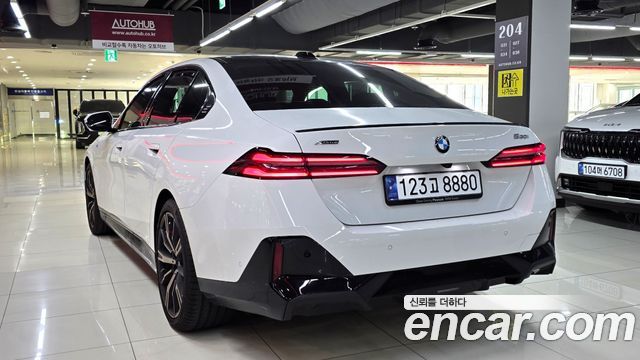 BMW 5-Series 2025 — photo 9