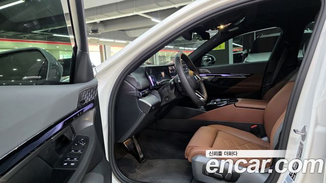 BMW 5-Series 2025 — photo 12