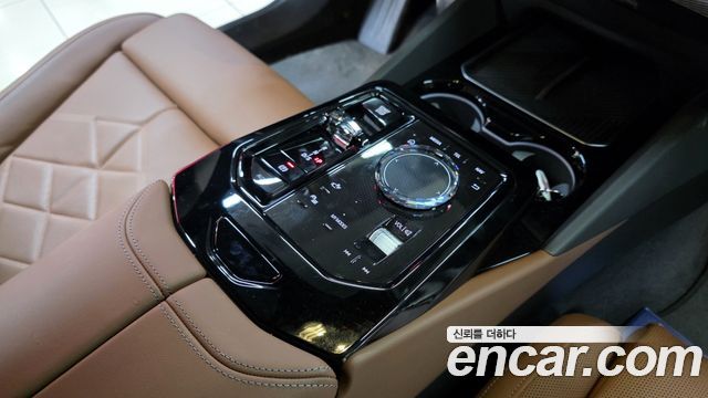 BMW 5-Series 2025 — photo 16