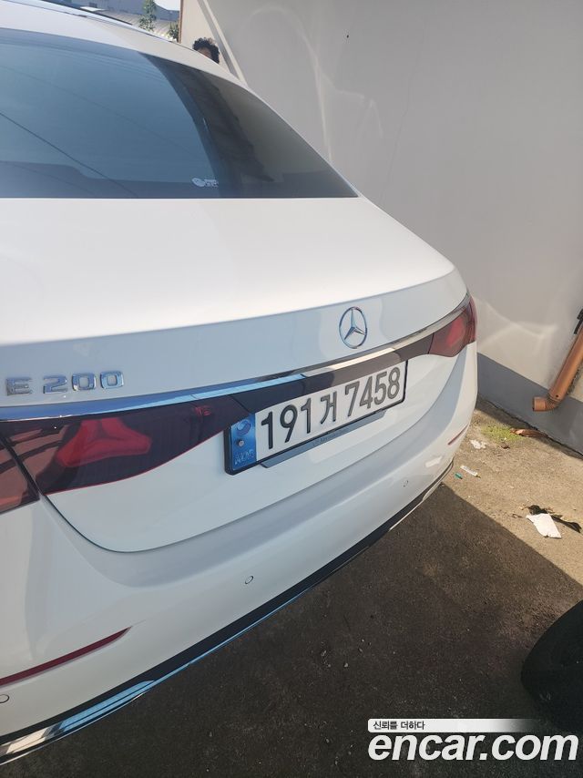 Mercedes-Benz E-Class 2024 — photo 2