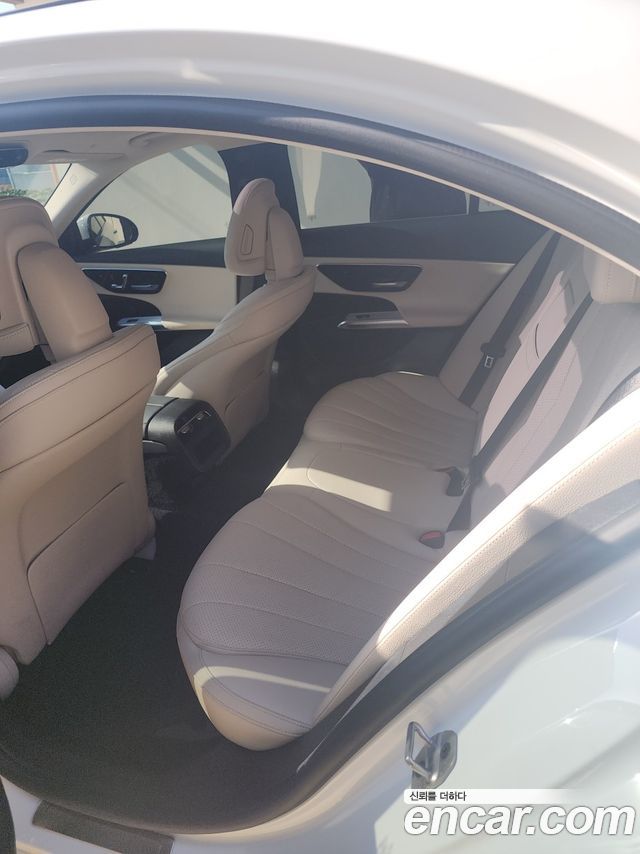 Mercedes-Benz E-Class 2024 — photo 3