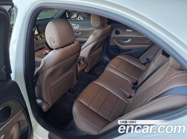 Mercedes-Benz E-Class 2021 — photo 8