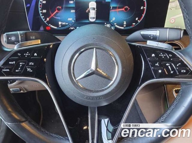 Mercedes-Benz E-Class 2021 — photo 9