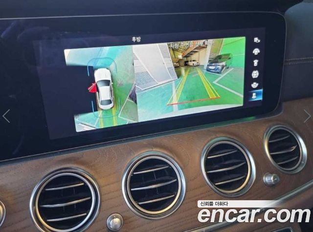 Mercedes-Benz E-Class 2021 — photo 10