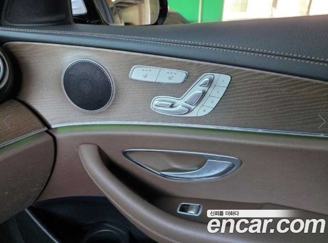 Mercedes-Benz E-Class 2021 — photo 13