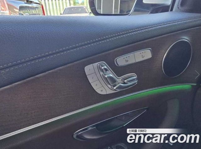 Mercedes-Benz E-Class 2021 — photo 14